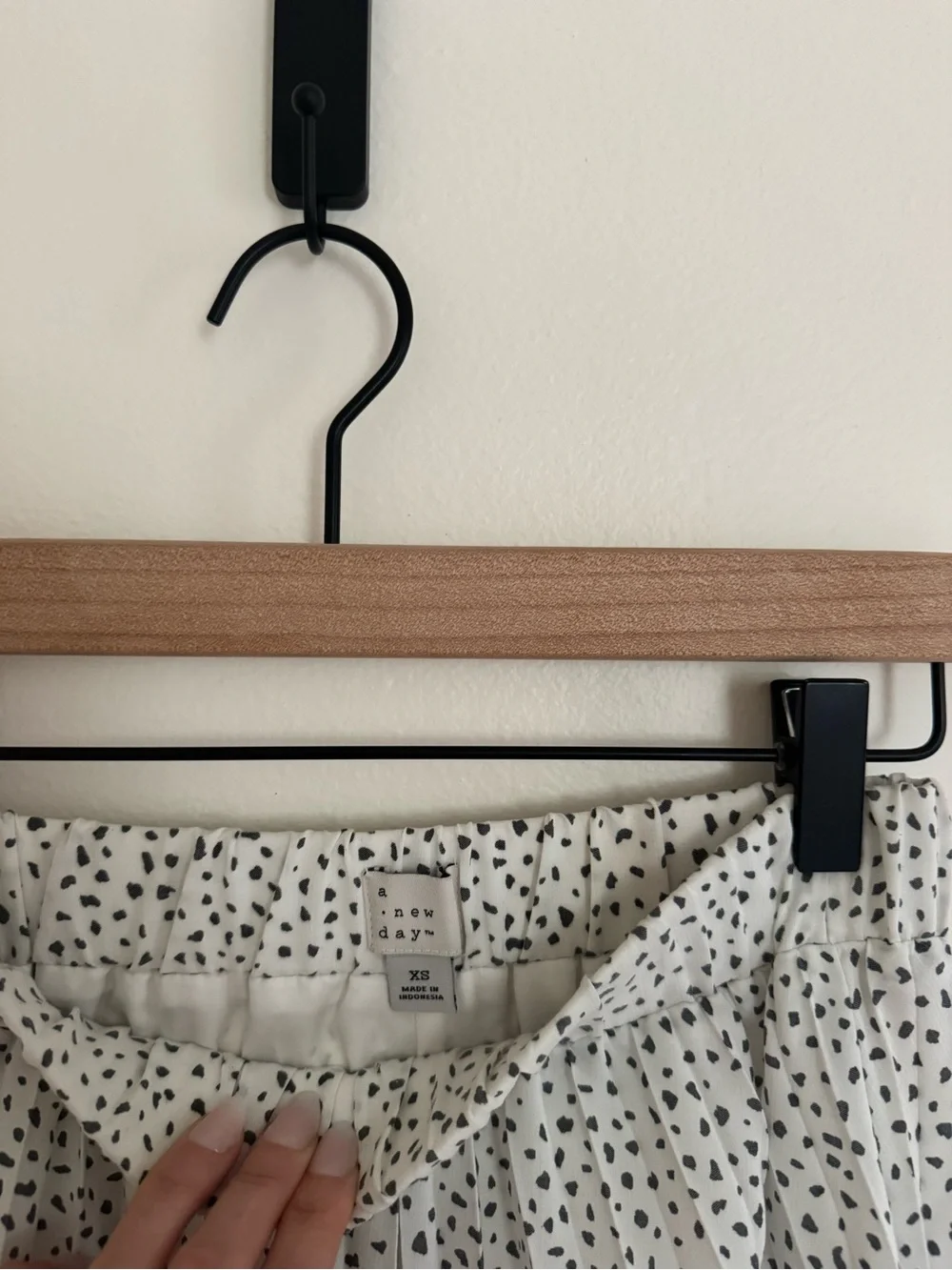 A New Day White & Black Speckled Pleated Midi Skirt XS - Picture 2 of 3